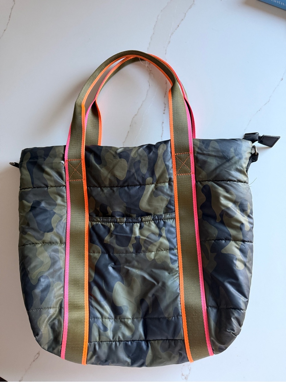 HAUTE SHORE Camouflage Quilted Tote Bag with Neon Trim